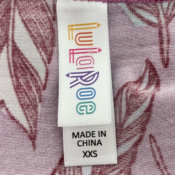 Lularoe Irma Feather Print Scoop Neck Hi-Lo Hem Short Sleeve TShirt Size XXSmall - Picture 4 of 6